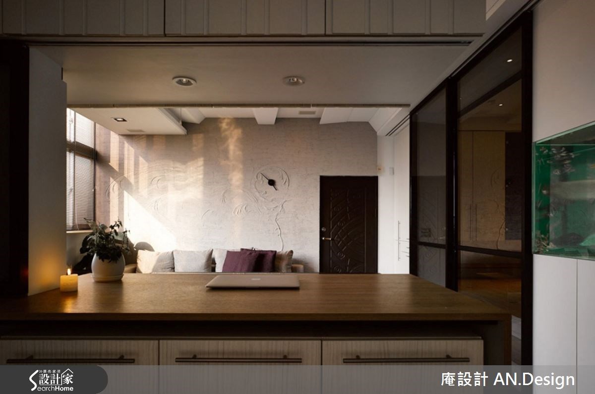 桃園南崁， 50 坪空間，居住者是不同國籍的頂客族夫妻